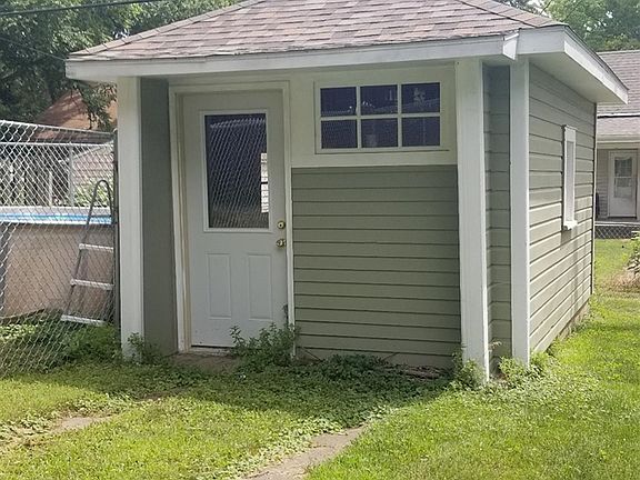2nd image of 818 N C St
