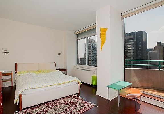 4th image of 145 E 48th St APT 35B