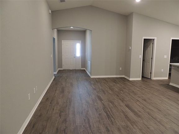 5th image of 749 Daphne Dr