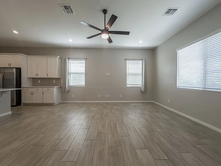 19576 W Cartwright Ave — Photo 12