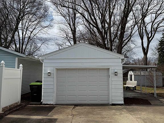 3rd image of 929 Goltra Ave