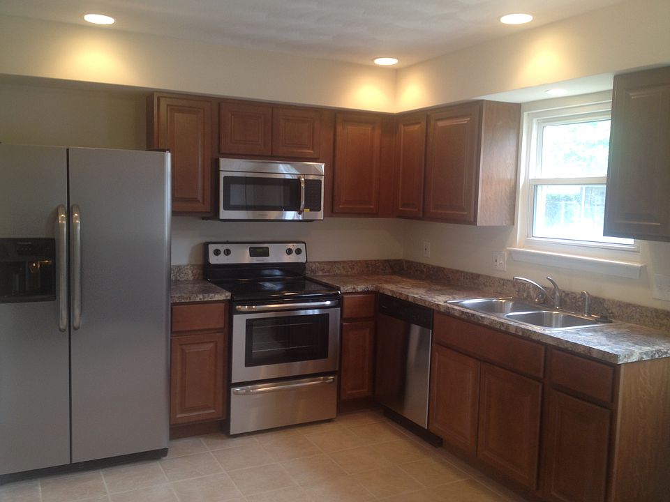 3323 Rainier Ct. - Kitchen