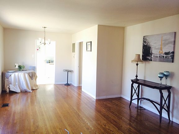 2nd image of 23902 Carmelita Dr