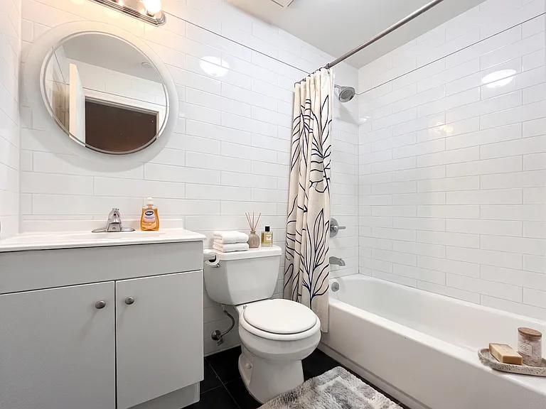 611 Grand St #1R — Photo 7