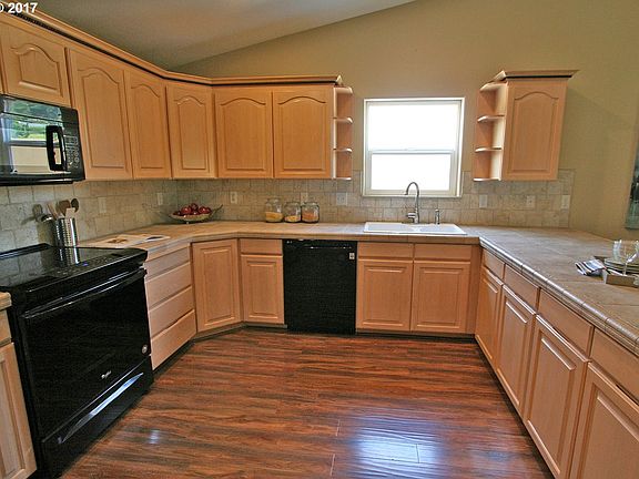 5th image of 14906 NE 33rd St
