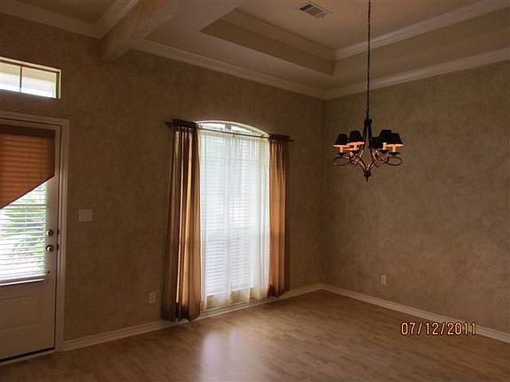 5th image of 8445 Garden Oaks Dr