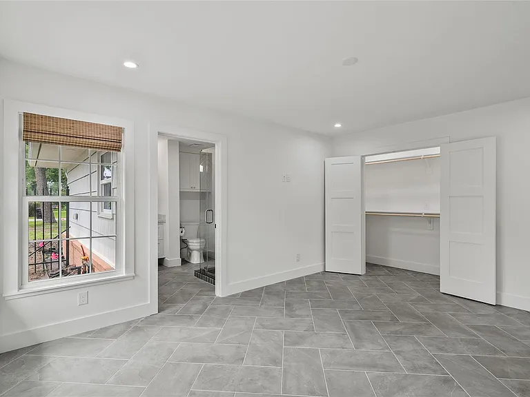 312 W 31st St — Photo 27