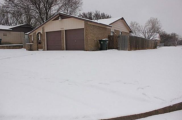 2nd image of 800 Meadowridge Dr