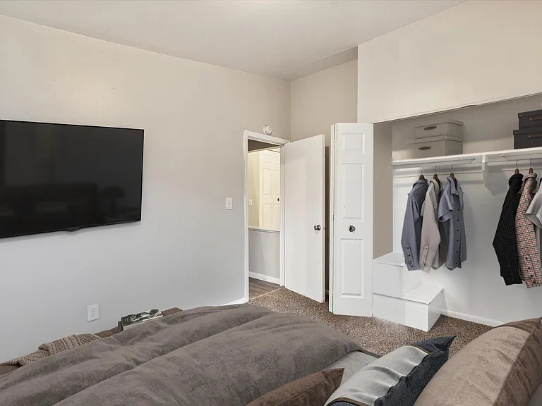 Village Grove Apartments — Photo 31
