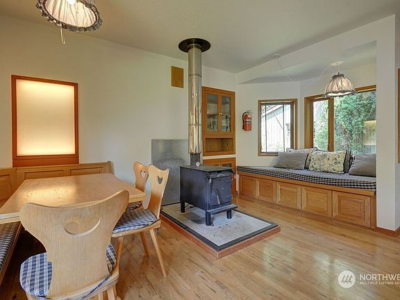 5th image of 5930 261st St NW