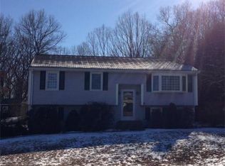 5 Kimberly Ln, Blackstone, MA 01504