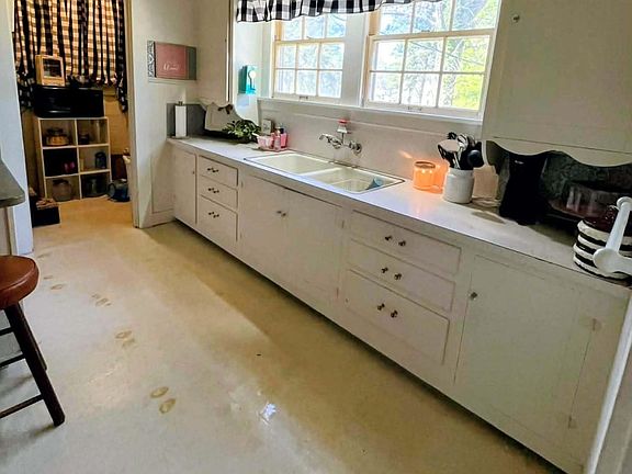5th image of 309 Dogwood St