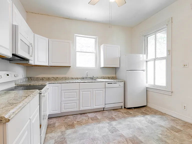 2912 Ellwood Ave. — Photo 8