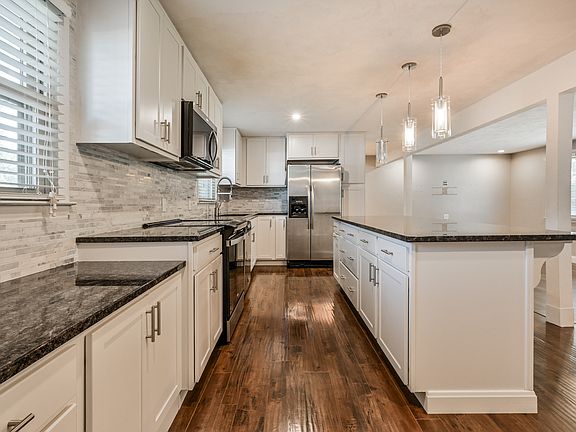 4th image of 4433 Linden Ln