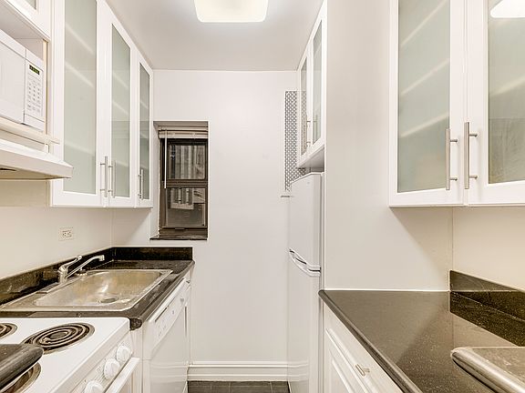 5th image of 148 W 68th St #D3