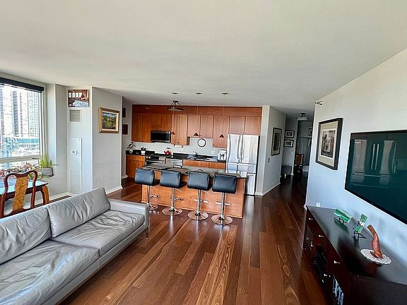 3rd image of 33 W Ontario St APT 36EN