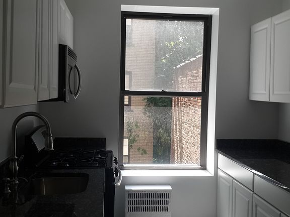 5th image of 79 Woodruff Ave APT 3C