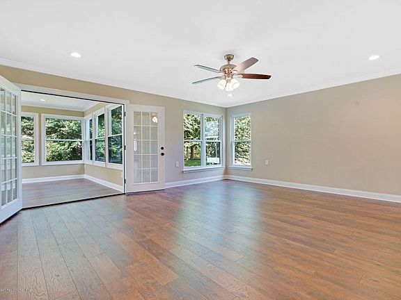 5th image of 50 Banbury Ave
