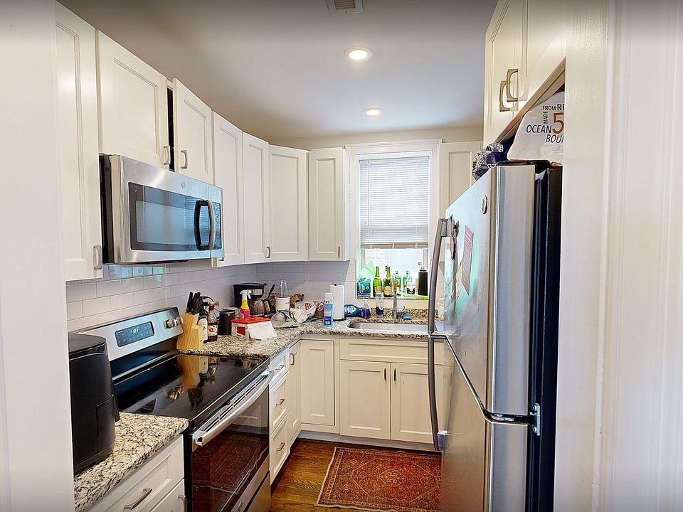 1st image of 2021 Commonwealth Ave APT 4