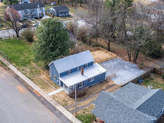5th image of 905 Judd St