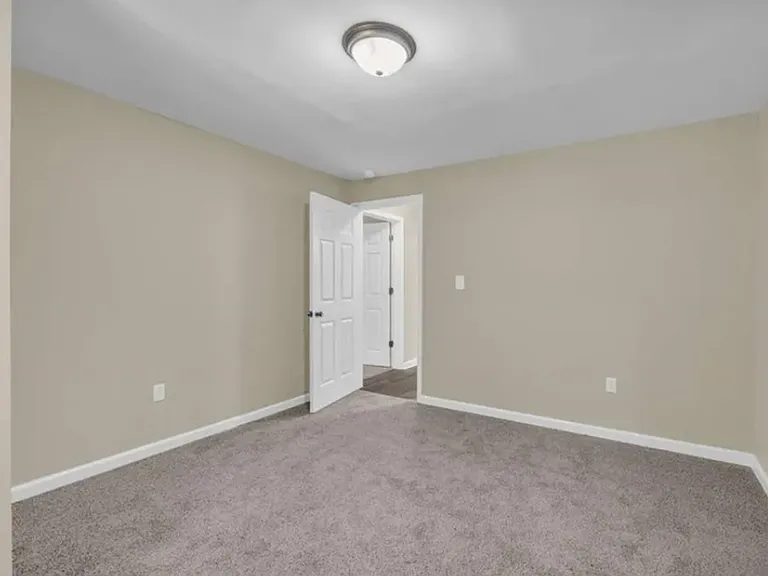 266 Randall St — Photo 10
