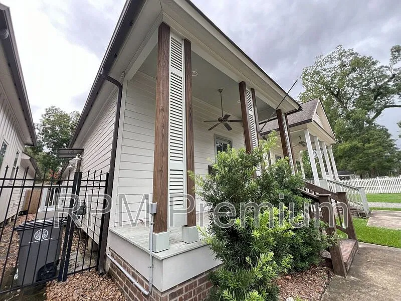 2 bed, 2.0 bath, 1258 sqft, $2,350 — Photo 2