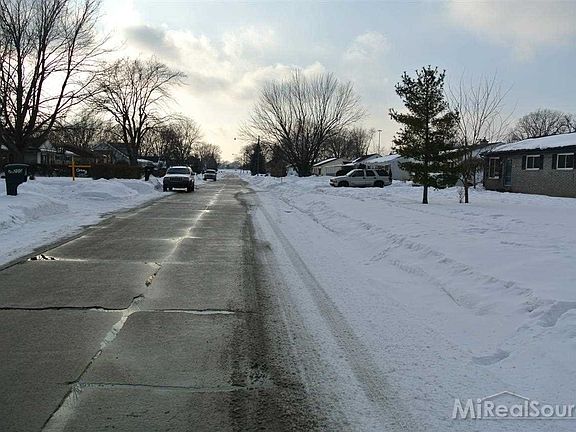 5th image of 20127 Homeland St