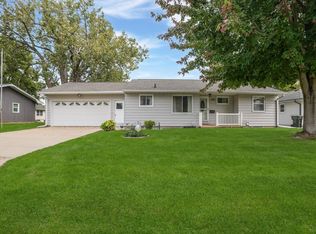 2415 Saratoga Dr, Waterloo, IA 50702