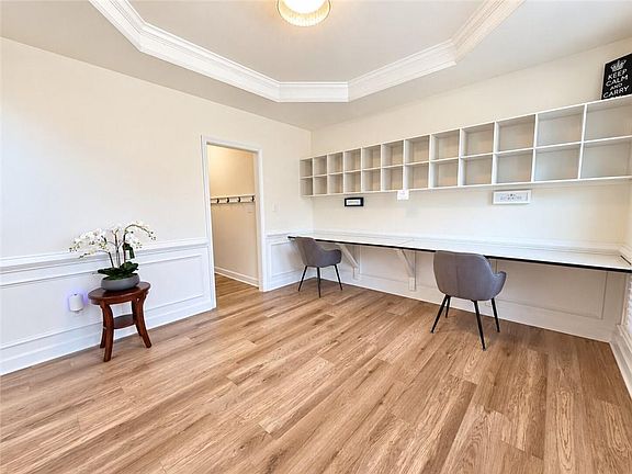 5th image of 164 Rugby Dr