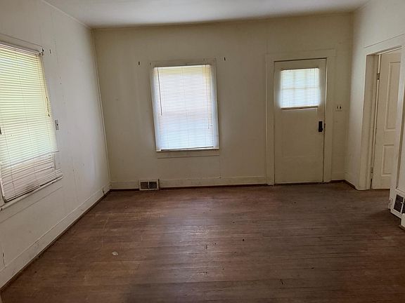 4th image of 357 Washington St