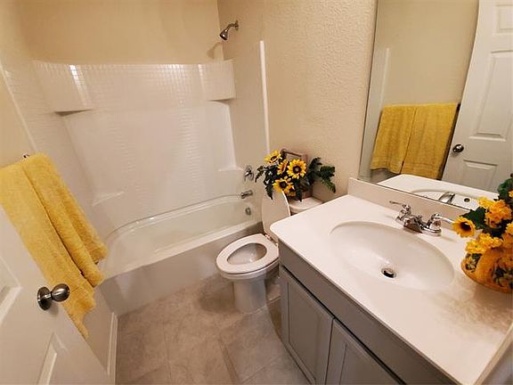 3rd image of 1328 Waggoner Dr
