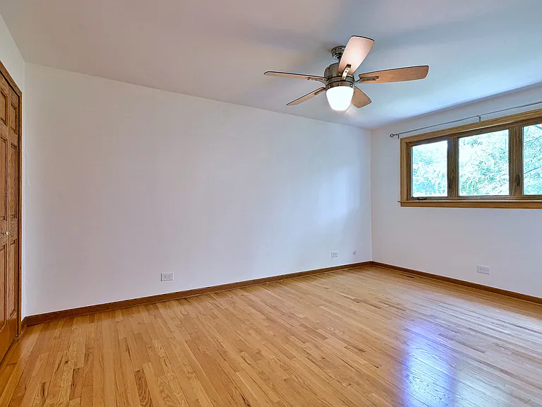 2360 N Drury Ln — Photo 17