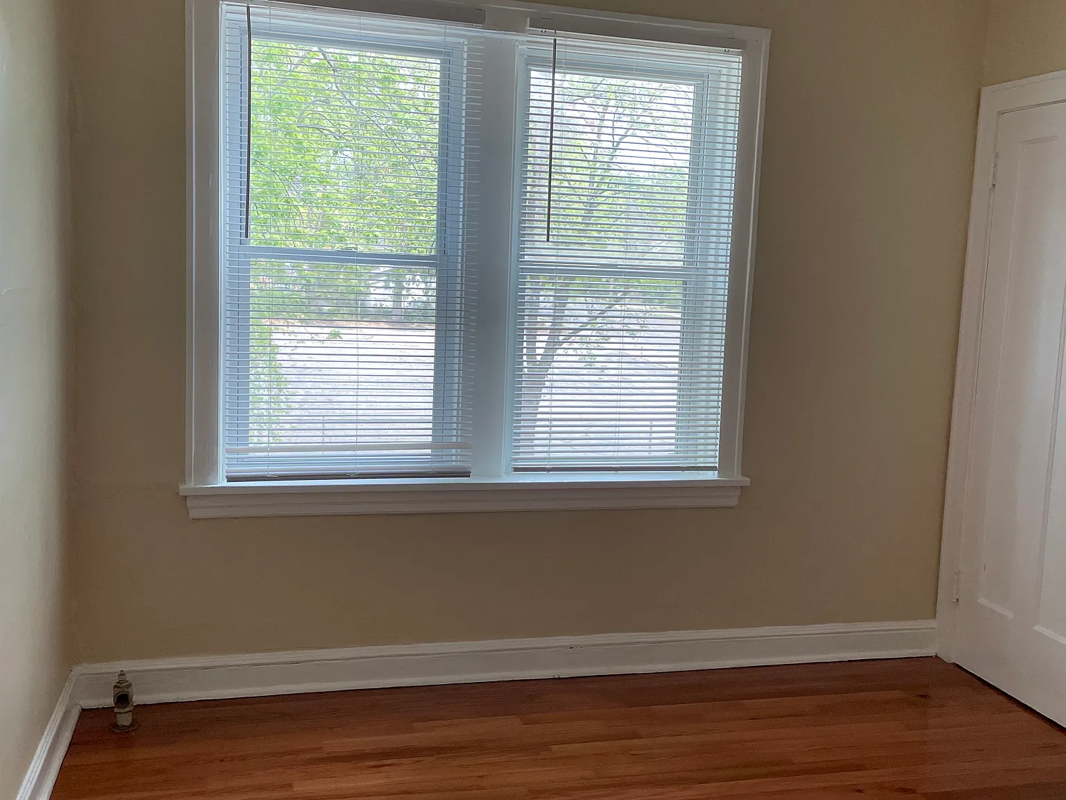 702 W Glen Flora Ave — Photo 3