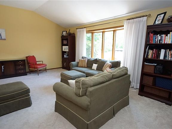 3rd image of 1447 Firethorn Dr
