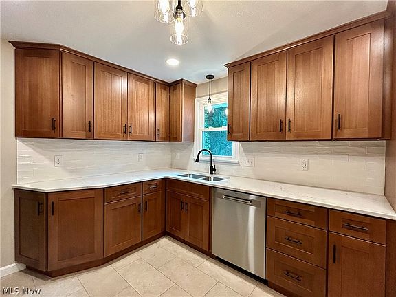4th image of 22 Orchard Dr