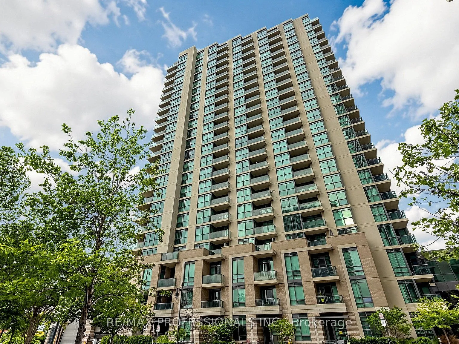 2 bed, $2,890 — Photo 4