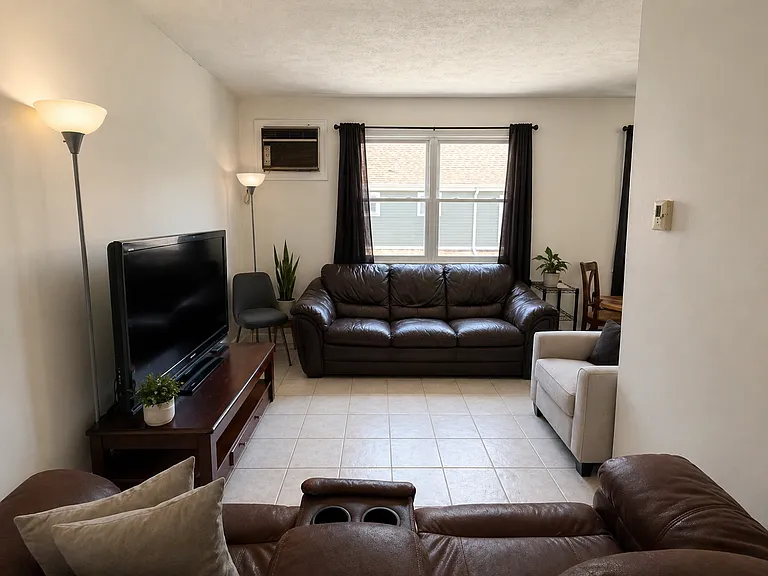 200 Harvard St #200 — Photo 4