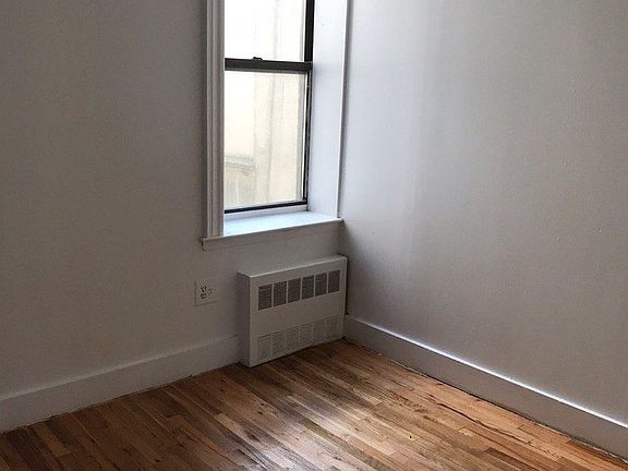5th image of 1336 Willoughby Ave APT 3C