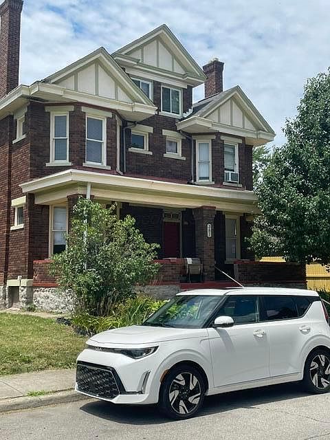 1st image of 381 Linwood Ave