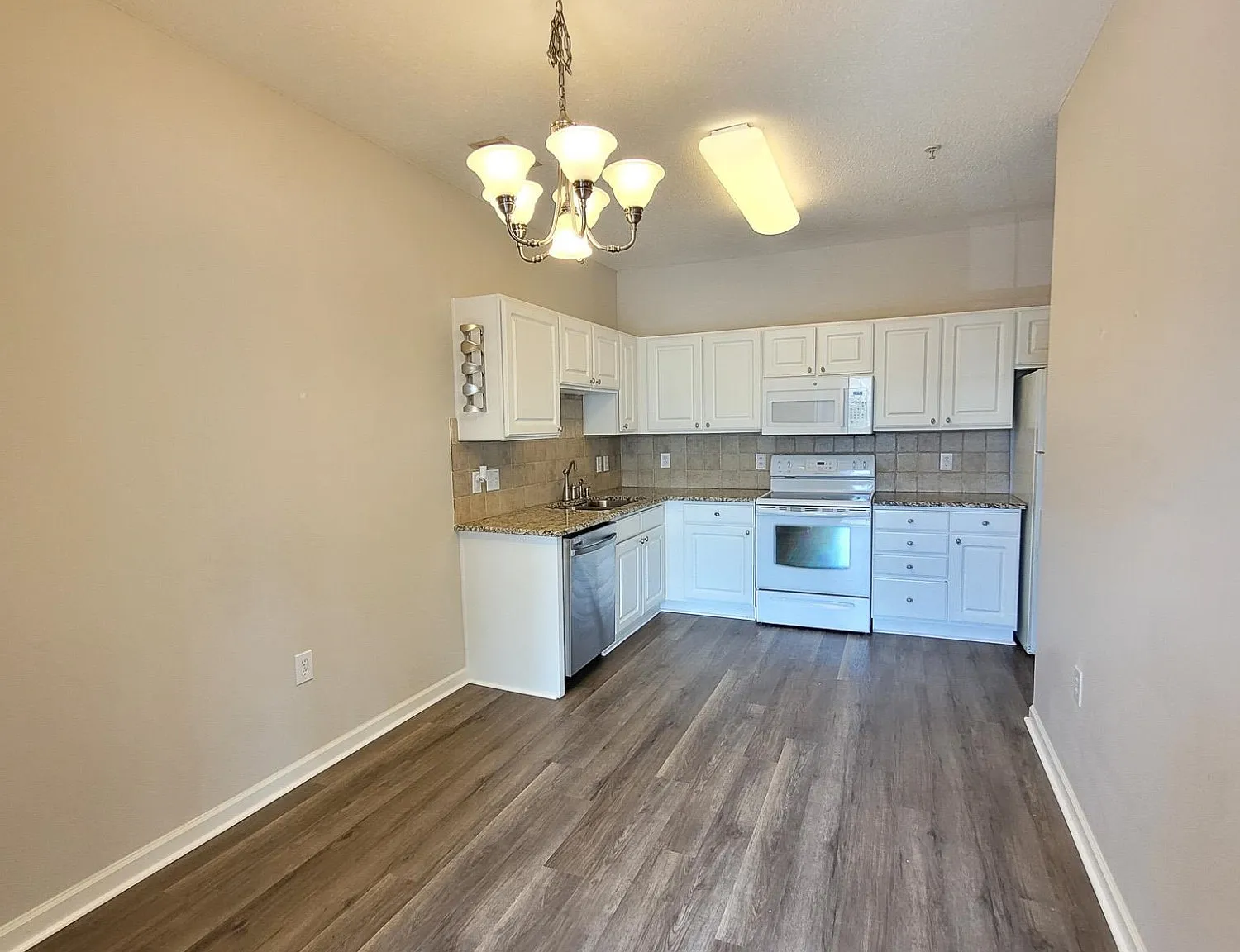 1 bed, 1.5 bath, $1,225 — Photo 4