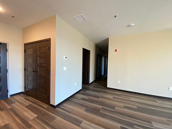 4th image of 201 N Riverfront Dr #503