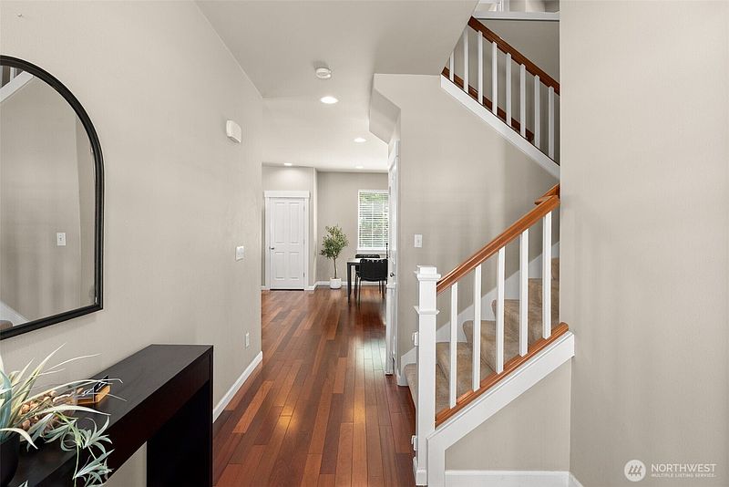5th image of 6366 Juanita Circle NE