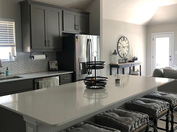 3rd image of 279 Patriot Dr
