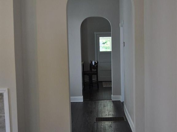 4th image of 308 E Woodall St