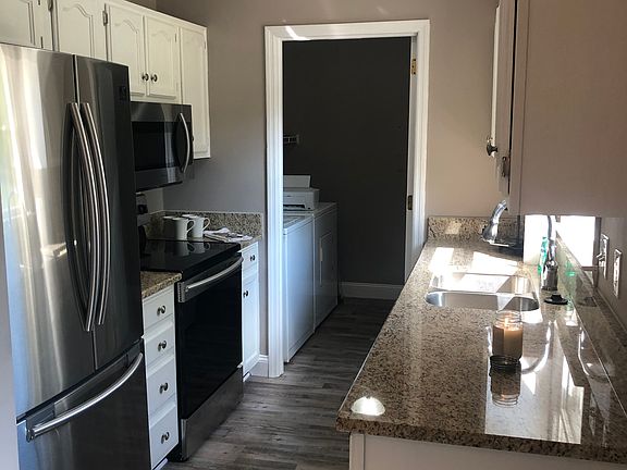 5th image of 133 E Regent Dr