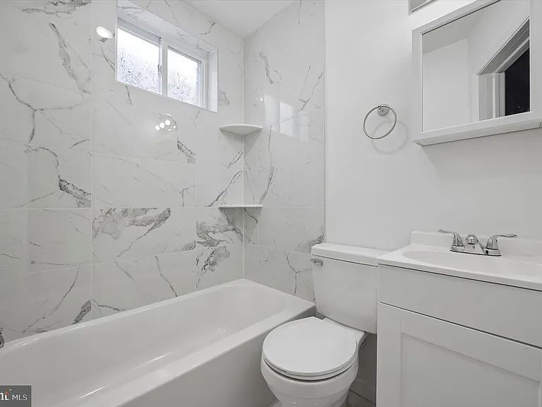 1216 W Firth St — Photo 12