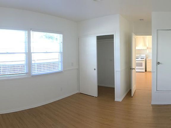 4th image of 2134 Catalina Blvd