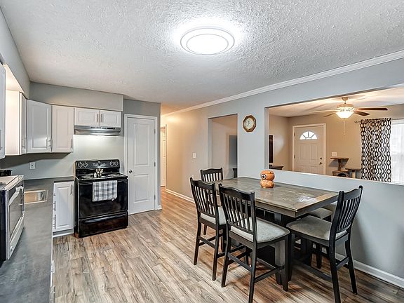 5th image of 17 Lakeview Dr