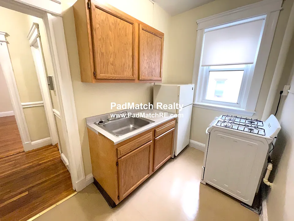 225 Kelton St #8A
