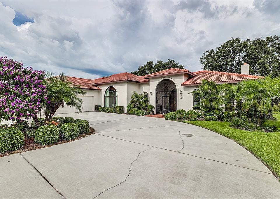 1st image of 529 CLUBHOUSE DRIVE